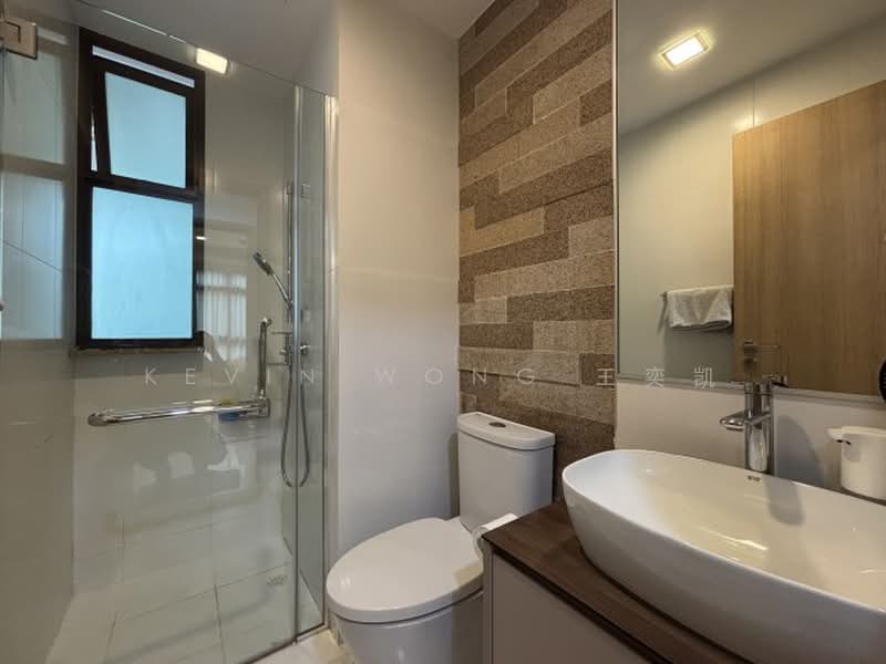 Varsity Park Condominium, 38 West Coast Road, 2 Bedrooms, 990 sqft, Condominium For Sale, by Kevin Wong 王奕凯, 60228286 - Common Bathroom - PropertyGuru.com.sg
