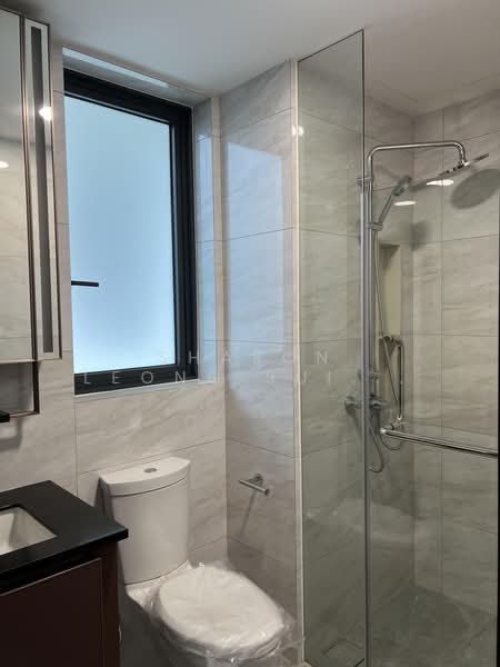 Normanton Park, 47 Normanton Park, 2 Bedrooms, 829 sqft, Condominium For Sale, by Sharon Leong Suit LAN, 60228366 - Bathroom with Window - PropertyGuru.com.sg