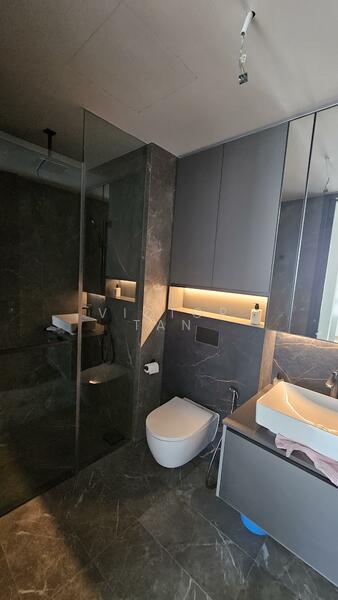 Irwell Hill Residences Condominium For Sale at S$ 1,518,000 | PropertyGuru Singapore - Bathroom