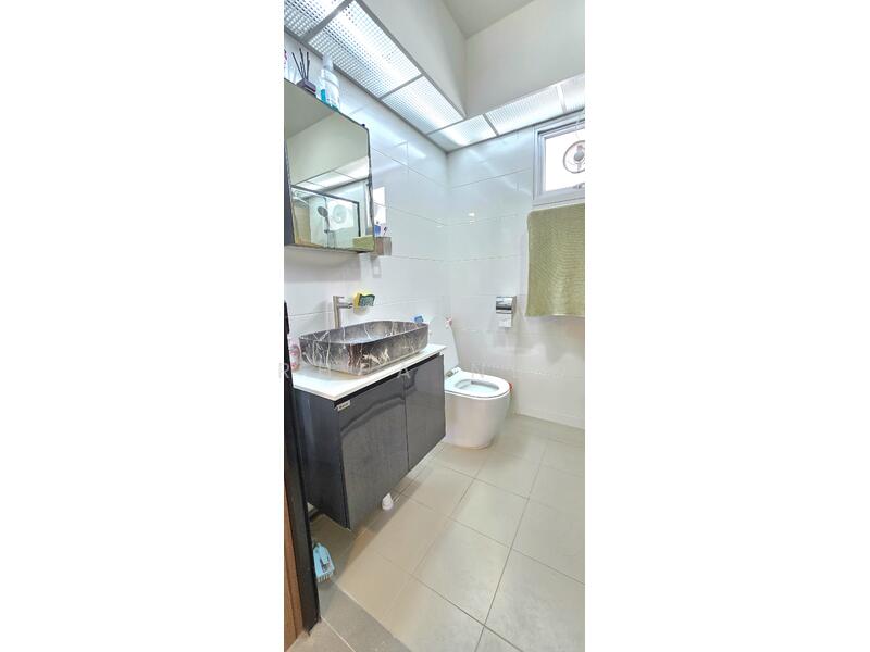 Master bedroom toilet