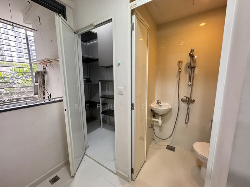 The Palette Condominium For Sale at S$ 2,220,000 | PropertyGuru Singapore - Bathroom