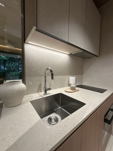 UPPERHOUSE at Orchard Boulevard Condominium For Sale at S$ 2,355,000 | PropertyGuru Singapore - Kitchen