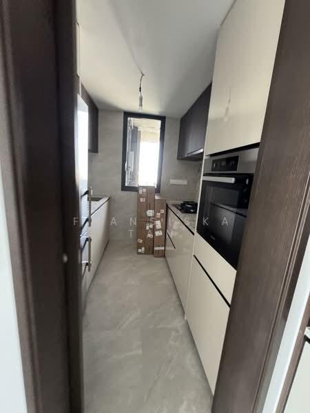 Tembusu Grand Condominium For Sale at S$ 2,850,000 | PropertyGuru Singapore - Kitchen