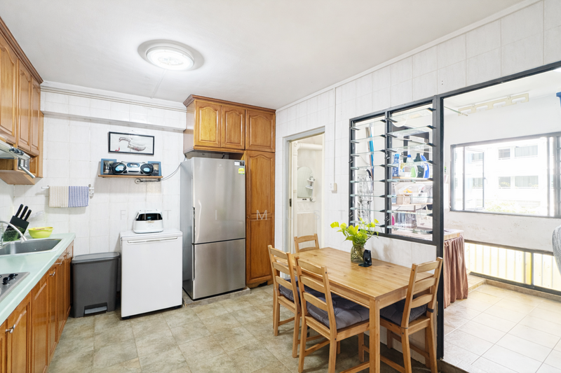 898B Woodlands Drive 50 HDB Flat For Sale at S$ 610,000 | PropertyGuru Singapore - Kitchen