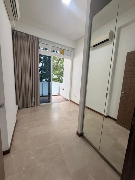 Ritz @ Farrer Apartment For Sale at S$ 1,250,000 | PropertyGuru Singapore - Balcony