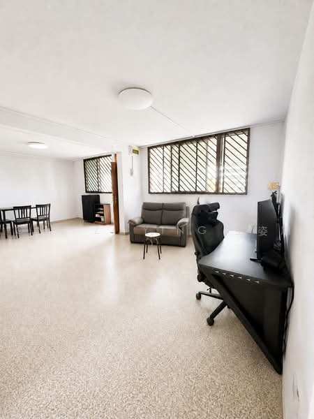 386 Yishun Ring Road, 386 Yishun Ring Road, Sembawang / Yishun, 3 Bedrooms, 1,119 sqft, HDB Flat For Sale, by Ong Zi Ying 王姿穎, 60231597 - Living Room - PropertyGuru.com.sg