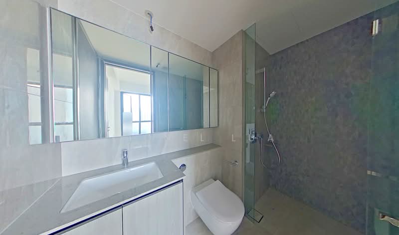 Piccadilly Grand Condominium For Sale at S$ 1,750,000 | PropertyGuru Singapore - Common Bathroom
