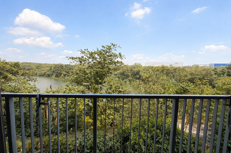 Kingsford Waterbay Condominium For Sale at S$ 1,950,000 | PropertyGuru Singapore - Balcony