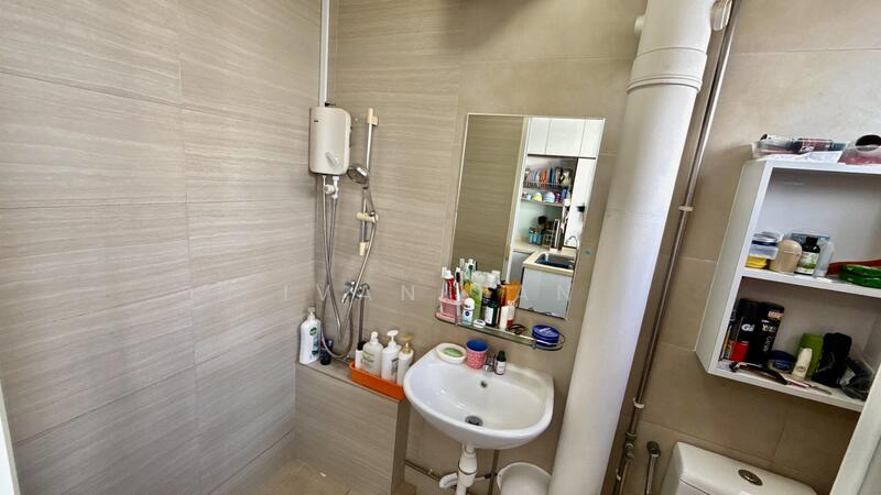 141 Simei Street 2 HDB Flat For Sale at S$ 698,000 | PropertyGuru Singapore - Common Bathroom