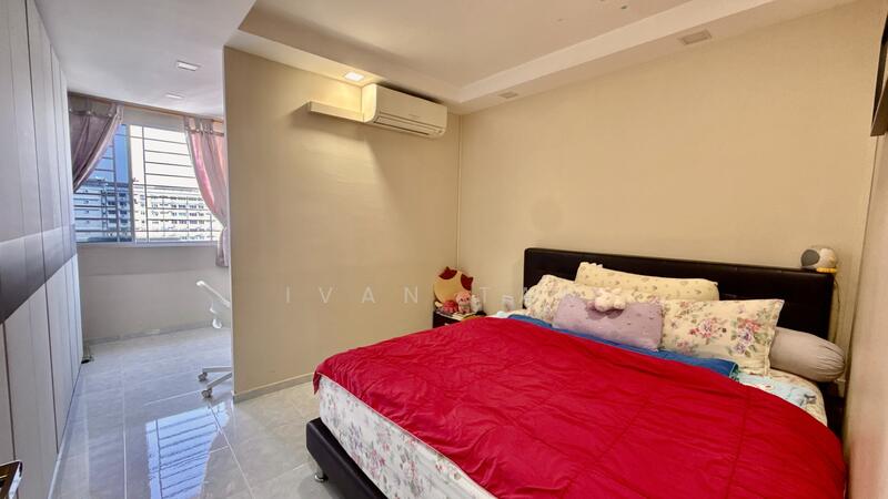 141 Simei Street 2 HDB Flat For Sale at S$ 698,000 | PropertyGuru Singapore - Master Bedroom