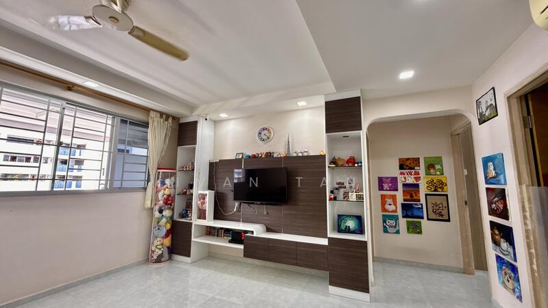 141 Simei Street 2 HDB Flat For Sale at S$ 698,000 | PropertyGuru Singapore - Living Room