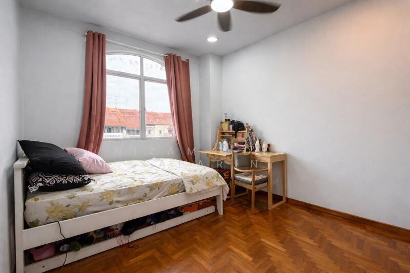 Loyang Villas Terraced House For Sale at S$ 2,600,000 | PropertyGuru Singapore - Bedroom 2