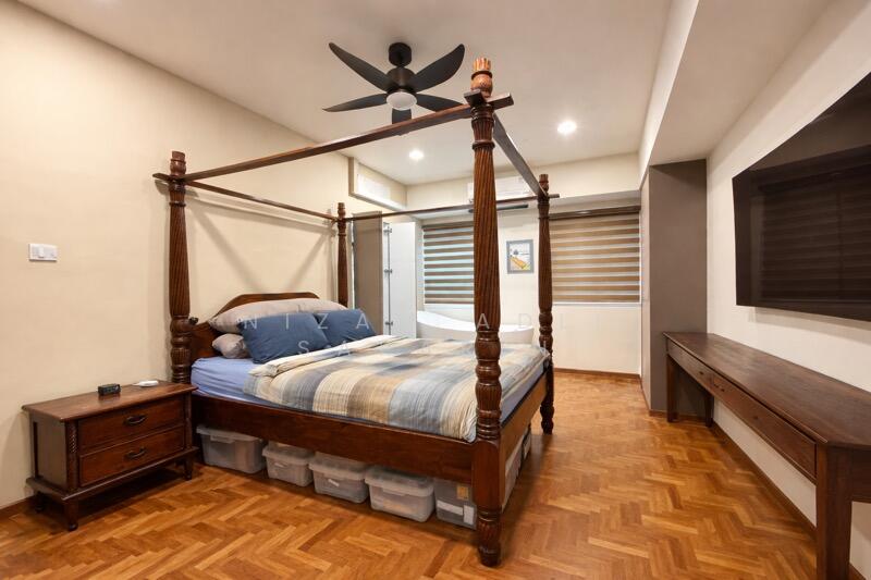 Loyang Villas Terraced House For Sale at S$ 2,600,000 | PropertyGuru Singapore - Master Bedroom