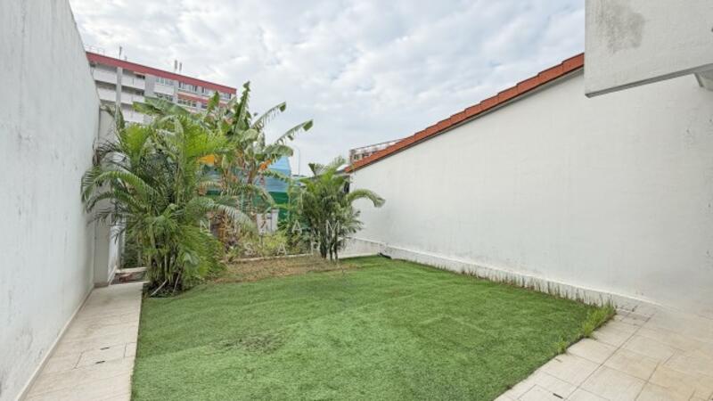 Loyang Villas Terraced House For Sale at S$ 2,600,000 | PropertyGuru Singapore - Backyard - dog play area