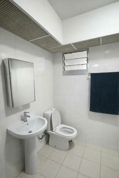 409B Northshore Drive HDB Flat For Sale at S$ 760,000 | PropertyGuru Singapore - Bathroom