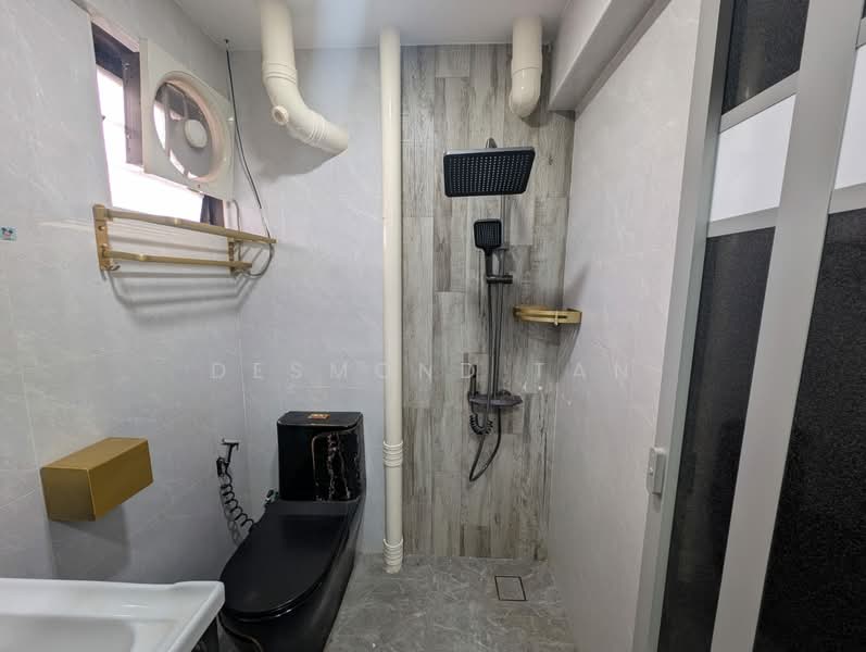 111 Serangoon North Avenue 1, 111 Serangoon North Avenue 1, 2 Bedrooms, 860 sqft, HDB Flat For Rent, by Desmond Tan, 60233078 - Bathroom - PropertyGuru.com.sg