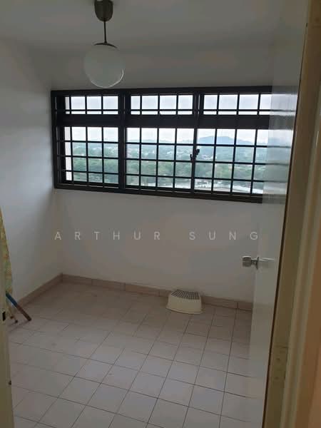 12 Holland Avenue HDB Flat For Sale at S$ 550,000 | PropertyGuru Singapore - Functional Utility Room