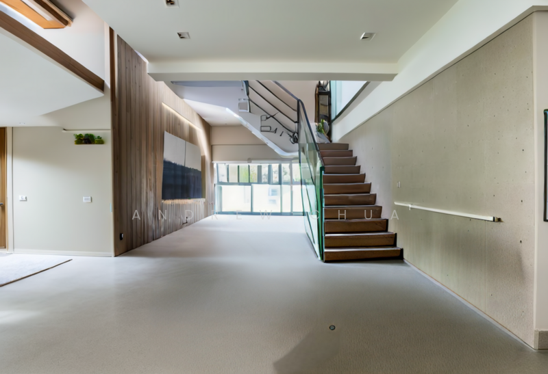 258 Yishun Street 22 HDB Flat For Sale at S$ 990,000 | PropertyGuru Singapore - Stairs