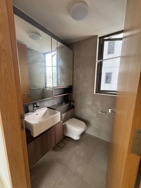 Midwood, 10 Hillview Rise, 3 Bedrooms, 893 sqft, Condominium For Sale, by Karen Ng, 60233928 - Bathroom - PropertyGuru.com.sg