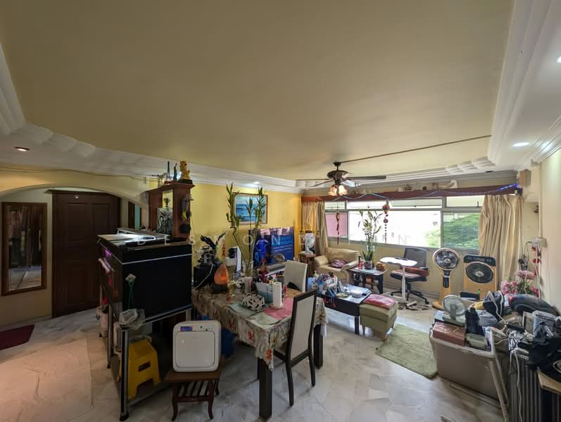 858 Woodlands Street 83 HDB Flat For Sale at S$ 650,000 | PropertyGuru Singapore - Living Room