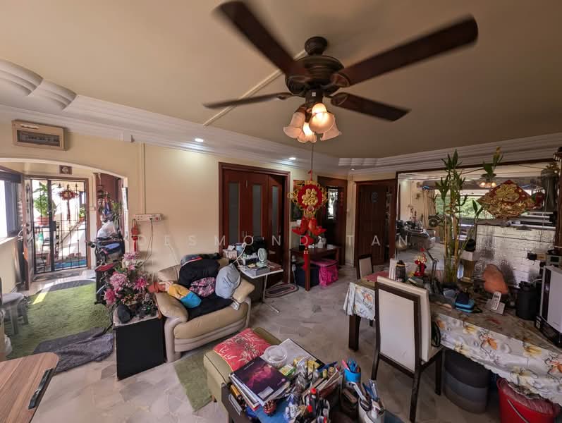 858 Woodlands Street 83 HDB Flat For Sale at S$ 650,000 | PropertyGuru Singapore - Living Room