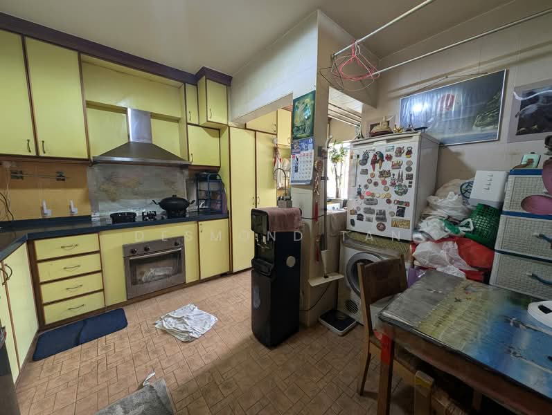858 Woodlands Street 83 HDB Flat For Sale at S$ 650,000 | PropertyGuru Singapore - Kitchen