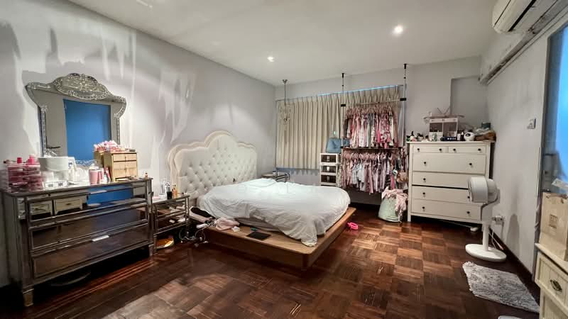 Loyang Besar Close Terraced House For Sale at S$ 2,450,000 | PropertyGuru Singapore - Bedroom