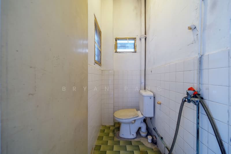 Orchard Court Condominium For Sale at S$ 2,188,000 | PropertyGuru Singapore - Bathroom