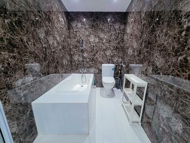 The Plaza Apartment For Sale at S$ 898,999 | PropertyGuru Singapore