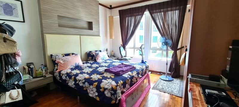 Northoaks Condominium For Sale at S$ 1,300,000 | PropertyGuru Singapore - Huge Master Bedroom