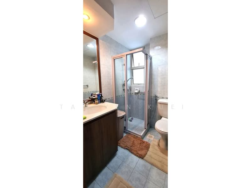 Northoaks Condominium For Sale at S$ 1,300,000 | PropertyGuru Singapore - Bath 2