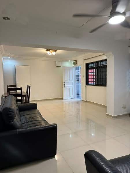 483 Choa Chu Kang Avenue 5, 483 Choa Chu Kang Avenue 5, 3 Bedrooms, 1,151 sqft, HDB Flat For Rent, by Mavis Ho, 60235175 - Living Room - PropertyGuru.com.sg