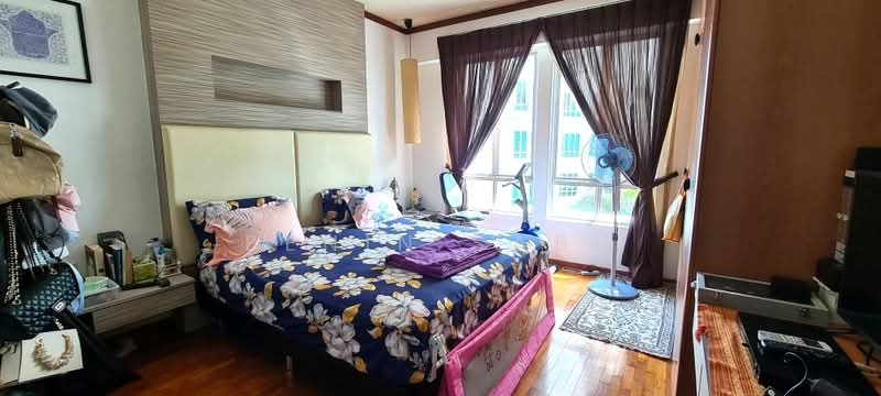 Northoaks Condominium For Sale at S$ 1,300,000 | PropertyGuru Singapore - Huge Master Bedroom