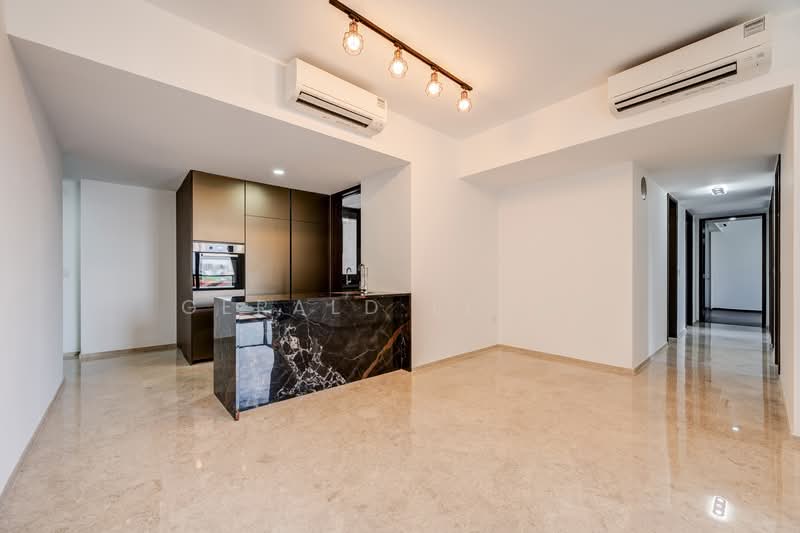 Spacious Dining Space for Large Table