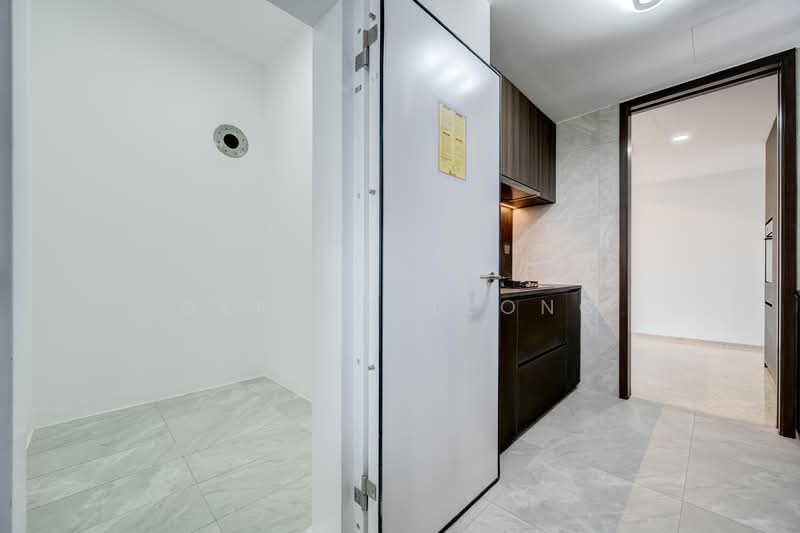 Bombshelter + Helper Toilet