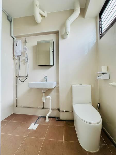 913 Jurong West Street 91, 913 Jurong West Street 91, 3 Bedrooms, 1,119 sqft, HDB Flat For Sale, by Brandon Wee, 60235772 - Bathroom - PropertyGuru.com.sg