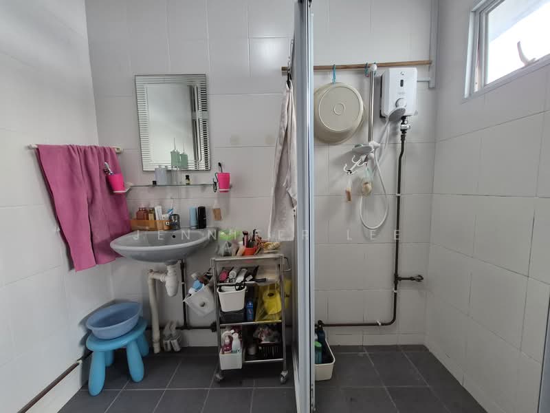 132 Lorong Ah Soo HDB Flat For Sale at S$ 979,000 | PropertyGuru Singapore - Bathroom