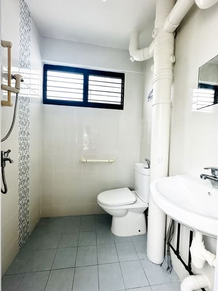 For Sale - 218 Serangoon Avenue 4