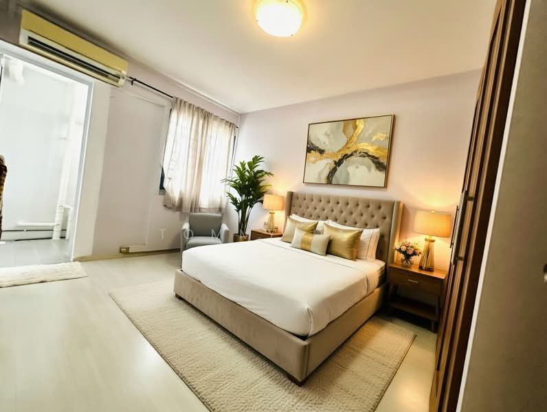 For Sale - 218 Serangoon Avenue 4