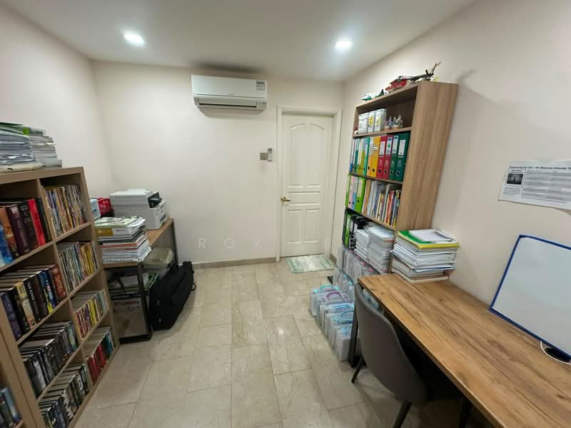 Eminence Landed Star buy 3 Sty Terrace @ Kovan Estate, Kovan Road, Hougang, Poh Huat Road, Kang Choo Bin, Highland Road, 4 Bedrooms, 2,800 sqft, Terraced House For Sale, by Roy Lee, 60236091 - Study - PropertyGuru.com.sg