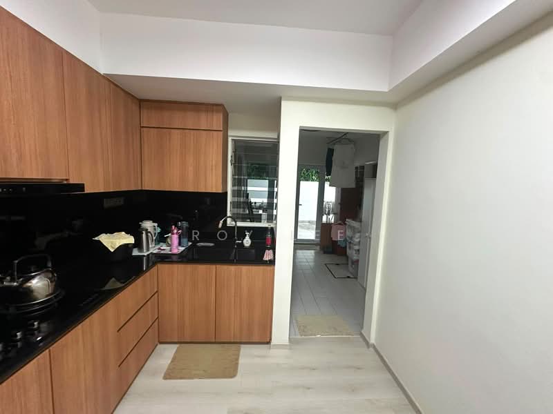 Eminence Landed Star buy 3 Sty Terrace @ Kovan Estate, Kovan Road, Hougang, Poh Huat Road, Kang Choo Bin, Highland Road, 4 Bedrooms, 2,800 sqft, Terraced House For Sale, by Roy Lee, 60236091 - Kitchen - PropertyGuru.com.sg