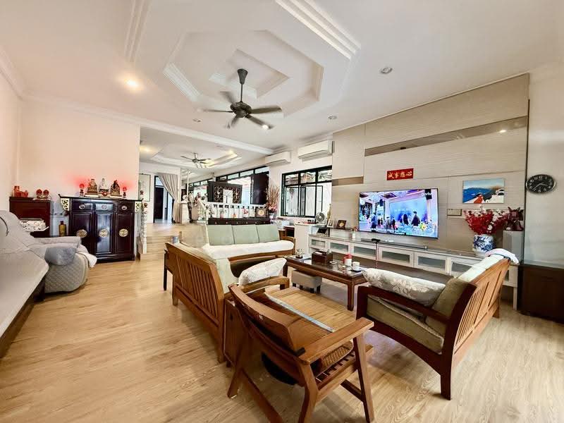 Eminence Landed Star Buy 3 Sty Corner-T Lift @ Kovan Lift, Phillips Ave, Rosyth Rd, Glasgow Road, Hougang / Punggol / Sengkang, 4 Bedrooms, 4,200 sqft, Terraced House For Sale, by Roy Lee, 60236091 - Living Room - PropertyGuru.com.sg