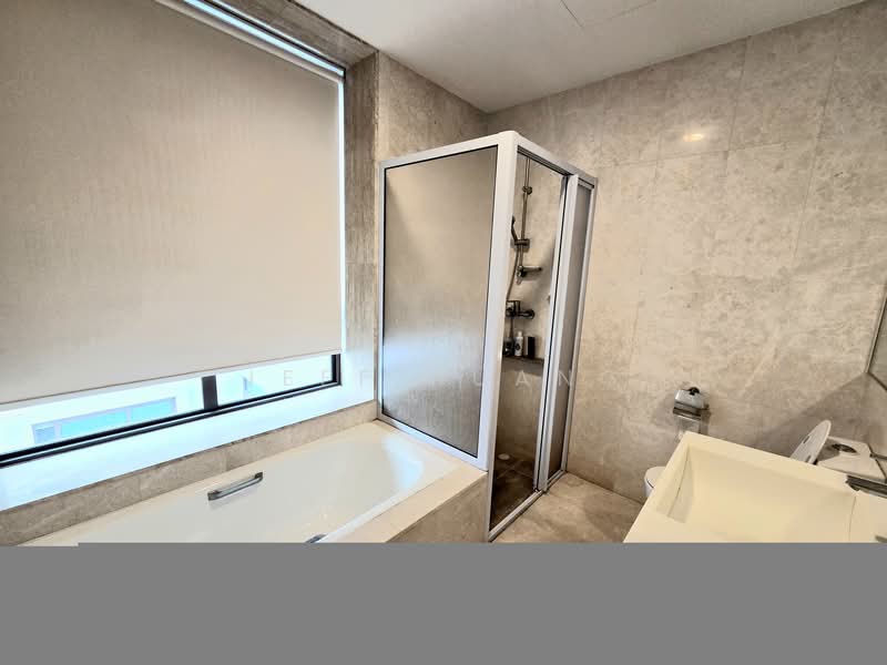 Varsity Park Condominium Condominium For Sale at S$ 2,450,000 | PropertyGuru Singapore - Bathroom