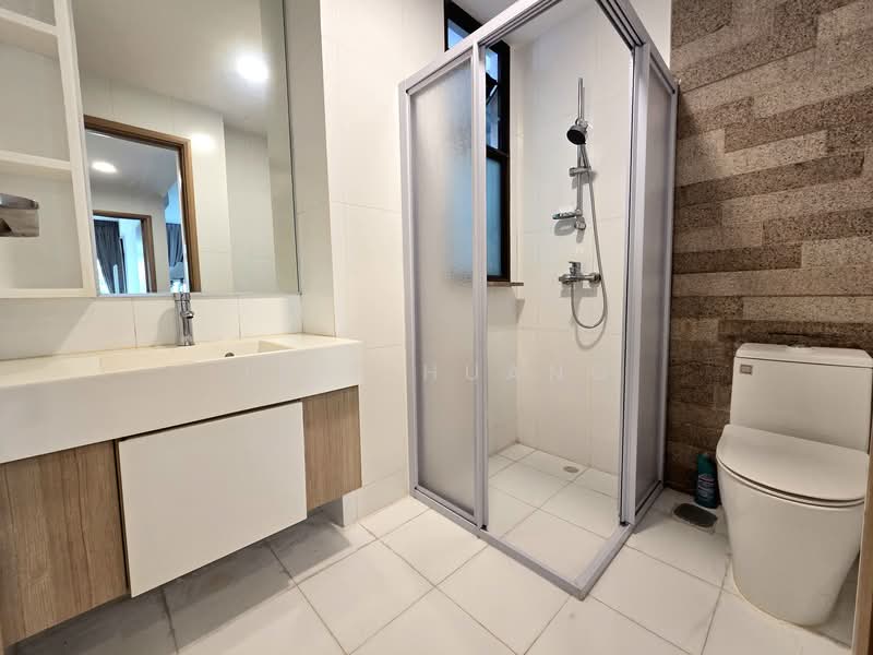 Varsity Park Condominium Condominium For Sale at S$ 2,450,000 | PropertyGuru Singapore - Bathroom