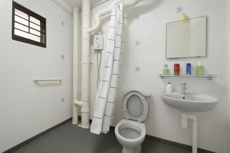 62 Lorong 4 Toa Payoh HDB Flat For Sale at S$ 850,000 | PropertyGuru Singapore - Bathroom