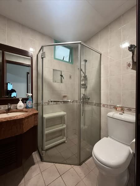 Hazel Park Condo, 25 Hazel Park Condo, 3 Bedrooms, 1,335 sqft, Condominium For Rent, by Desmond Lim, 60236445 - Bathroom - PropertyGuru.com.sg