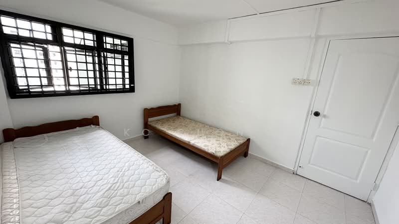 211 Boon Lay Place HDB Flat For Sale at S$ 360,000 | PropertyGuru Singapore - Bedroom