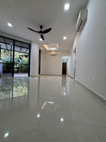 Regentville, 2 Hougang Street 92, Hougang / Punggol / Sengkang, 2 Bedrooms, 1,163 sqft, Condominium For Sale, by Fathmah Cantik, 60236746 - Living Room - PropertyGuru.com.sg