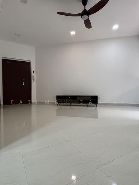 Regentville, 2 Hougang Street 92, Hougang / Punggol / Sengkang, 2 Bedrooms, 1,163 sqft, Condominium For Sale, by Fathmah Cantik, 60236746 - Living Room - PropertyGuru.com.sg