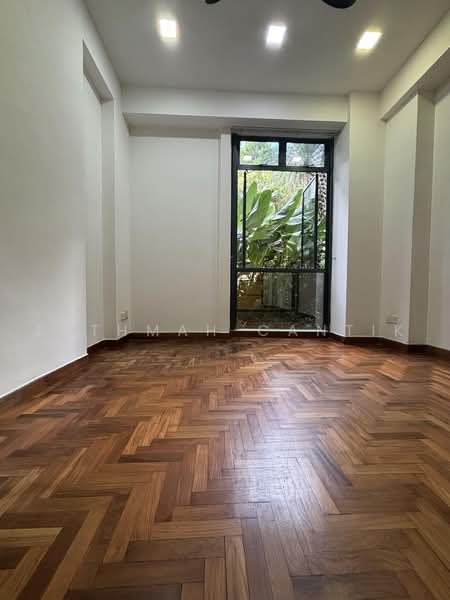 Regentville, 2 Hougang Street 92, Hougang / Punggol / Sengkang, 2 Bedrooms, 1,163 sqft, Condominium For Sale, by Fathmah Cantik, 60236746 - Master bedroom - PropertyGuru.com.sg